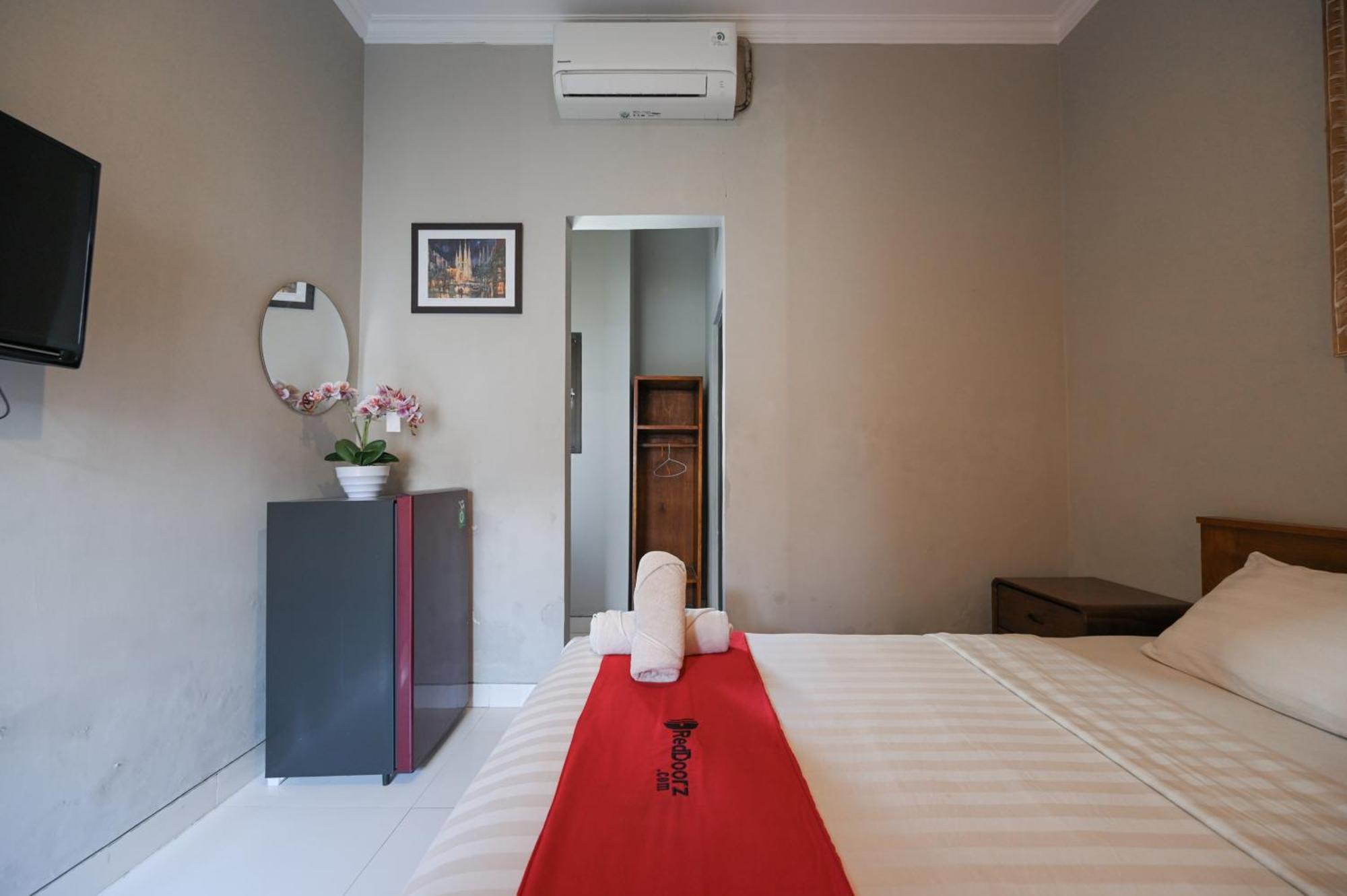 Reddoorz Near Mertasari Beach 2 Pesanggaran Exterior photo